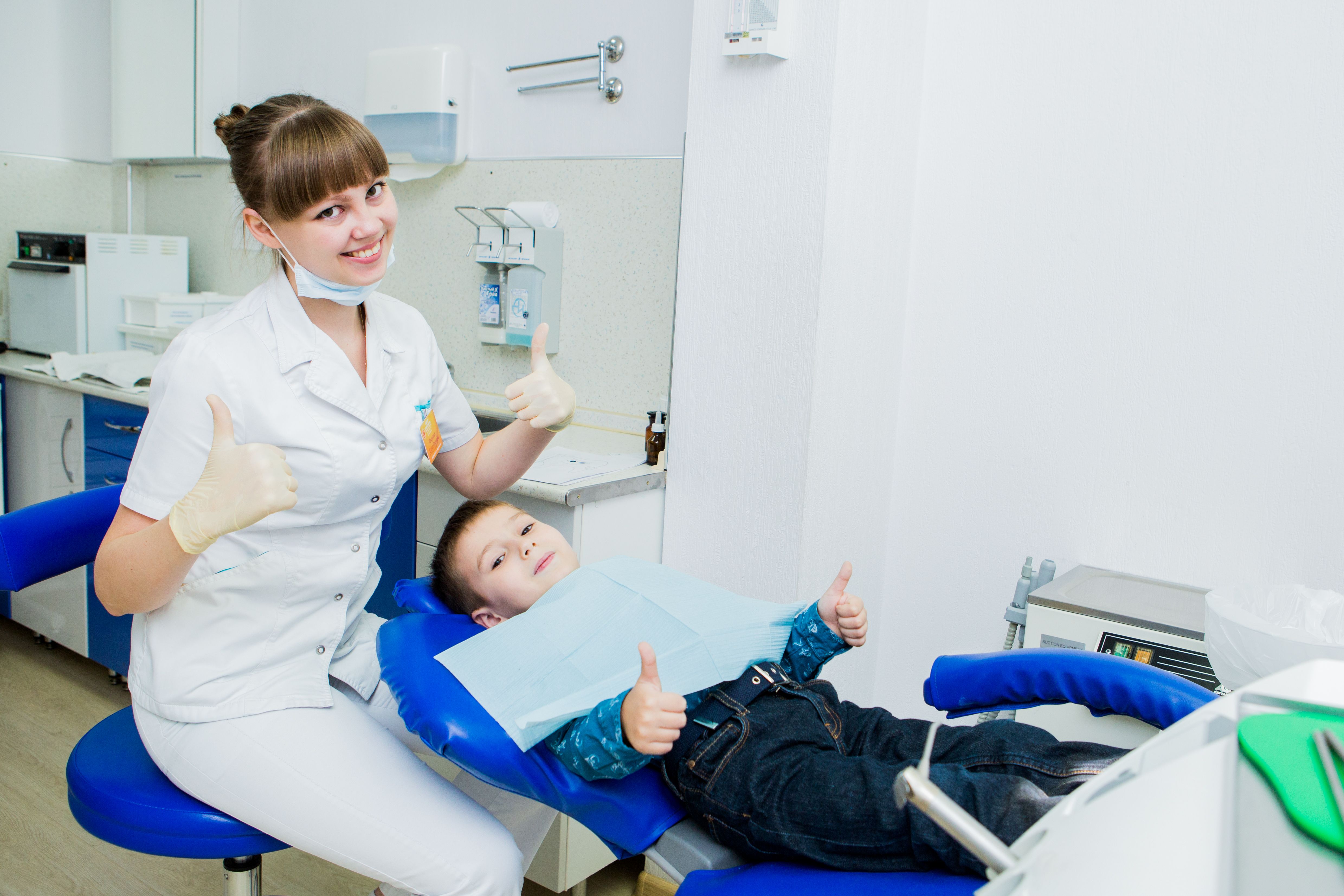 Первый визит к стоматологу с ребенком. Волнительный момент